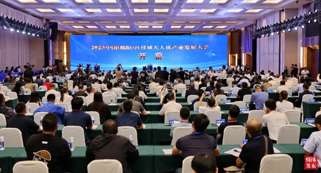 2023中國（綿陽）科技城無人機(jī)產(chǎn)業(yè)發(fā)展大會開幕 曹立軍宣布開幕 瞿國春李云致辭 李亞蓮出席