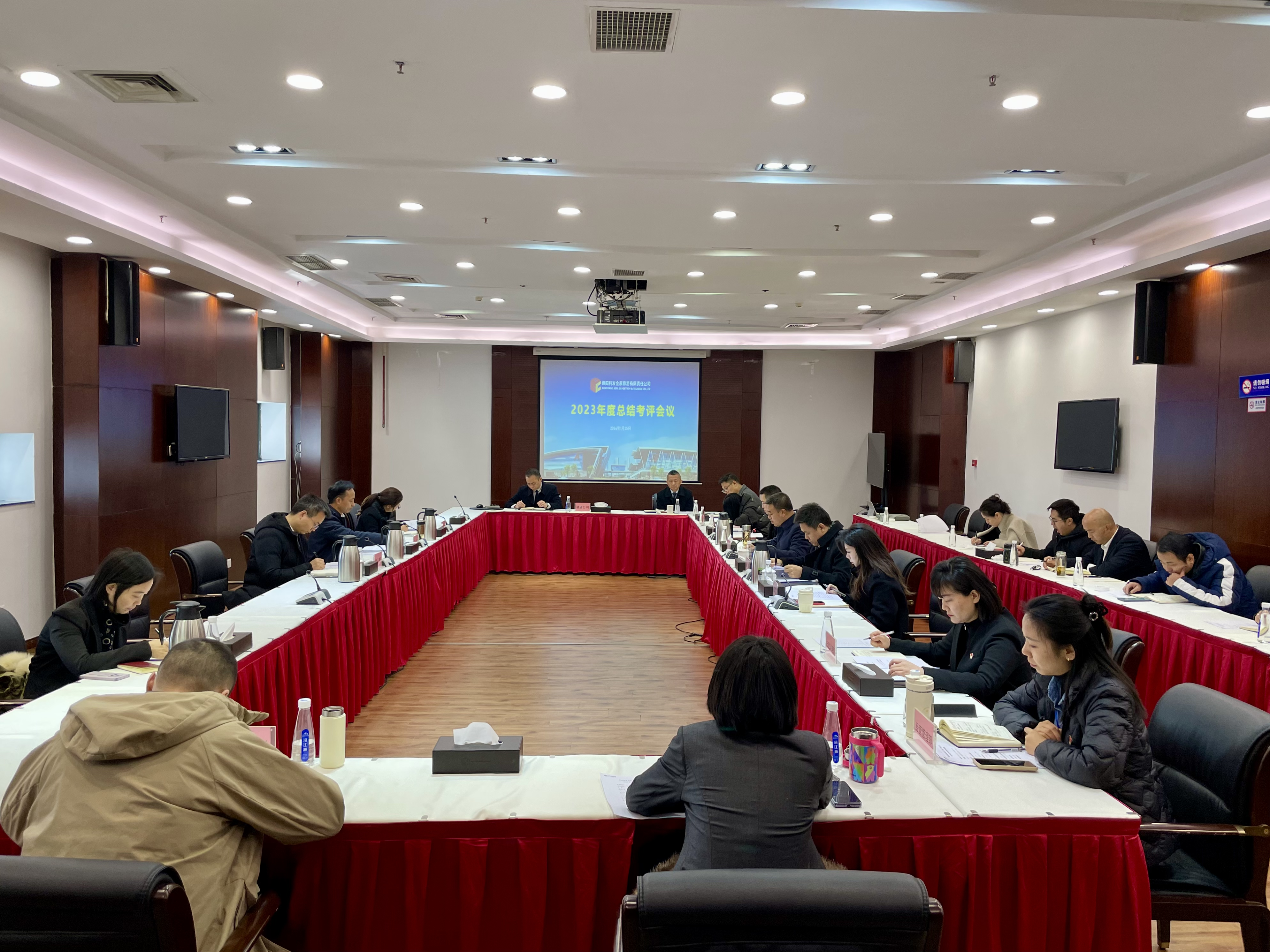 集團(tuán)副總經(jīng)理王峰率考核組深入會(huì)展旅游公司開展年度工作考評(píng)
